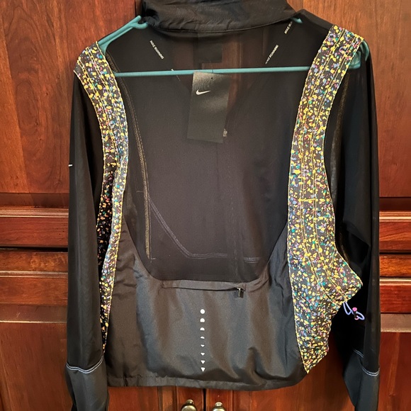 Brand new Nike running jacket - Picture 2 of 5